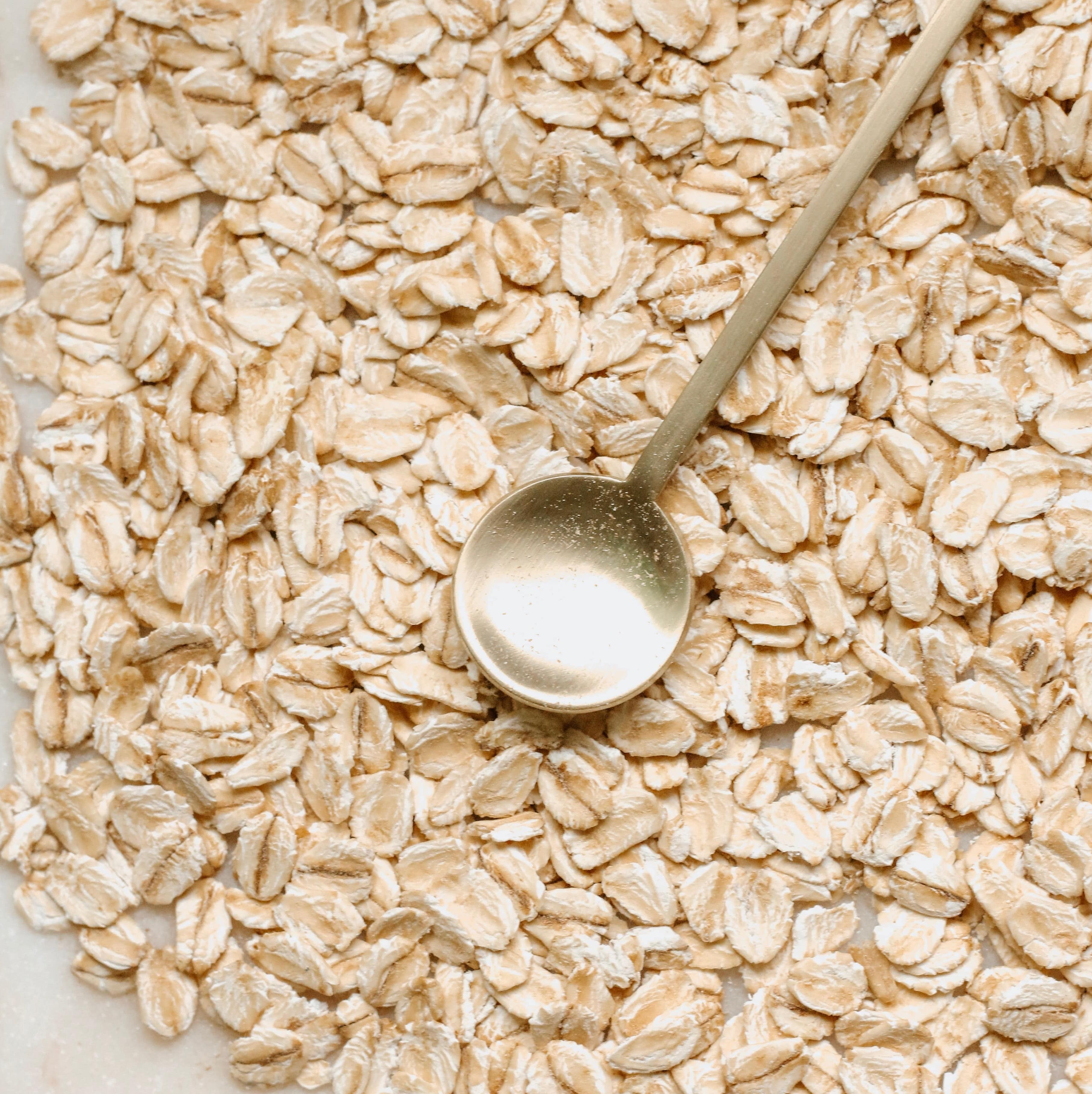 Avena con cucchiaio dorato