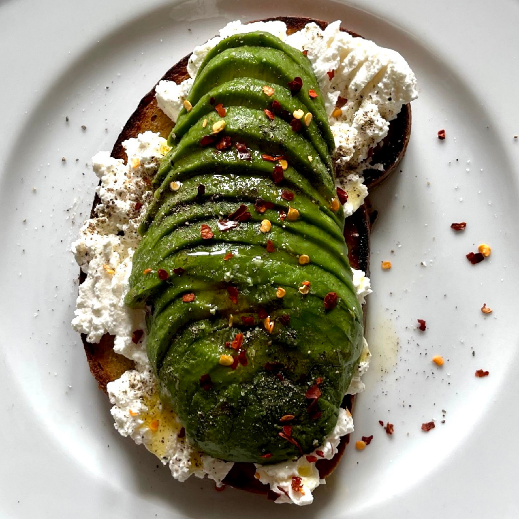 AVOCADO TOAST E RICOTTA