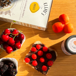 Pane con femme fatale e lamponi, more, ciliegie e albicocche e Chocolate Lover Granola