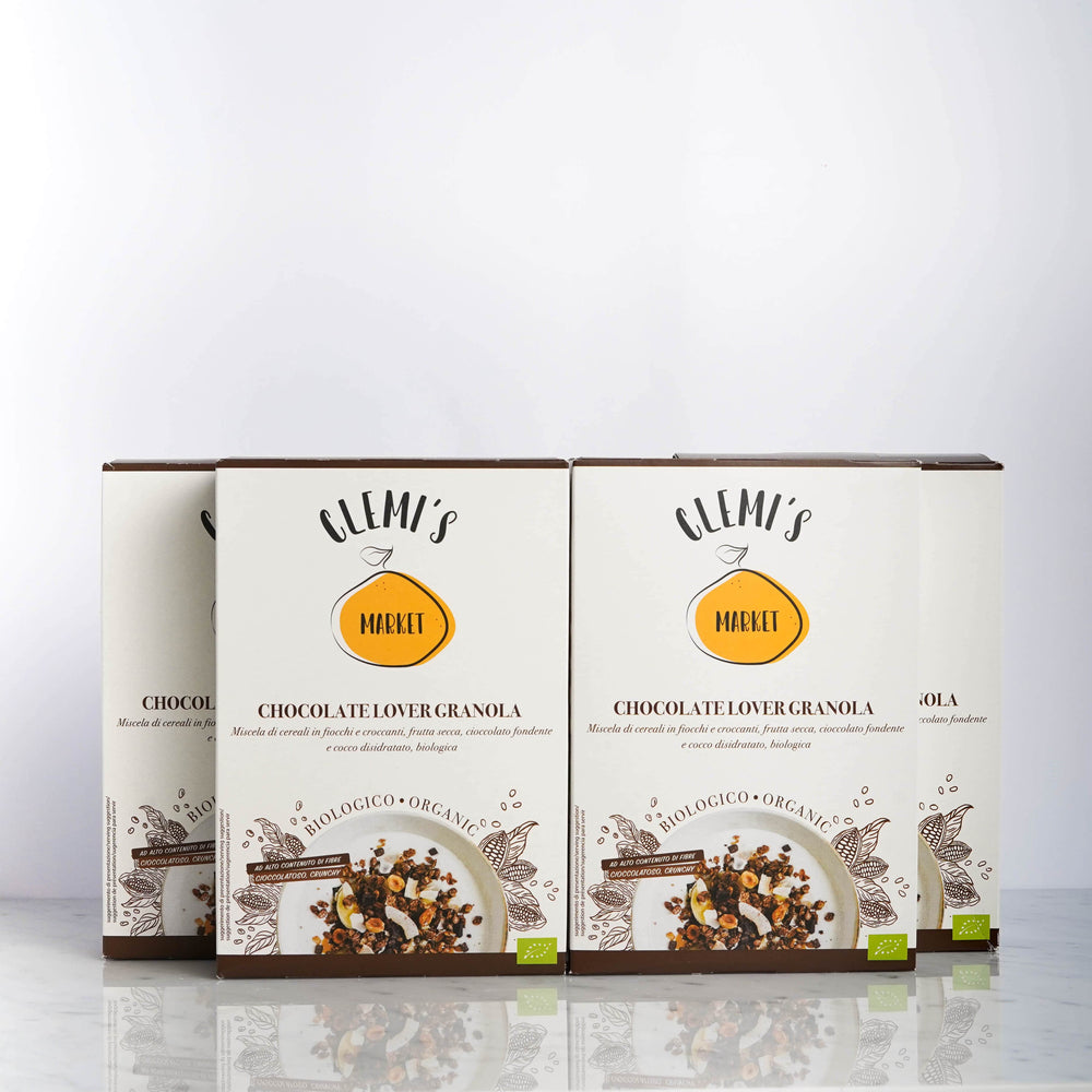 quattro confezioni affiancate di granola bio vegan con fiocchi d'avena, cioccolato e nocciole
