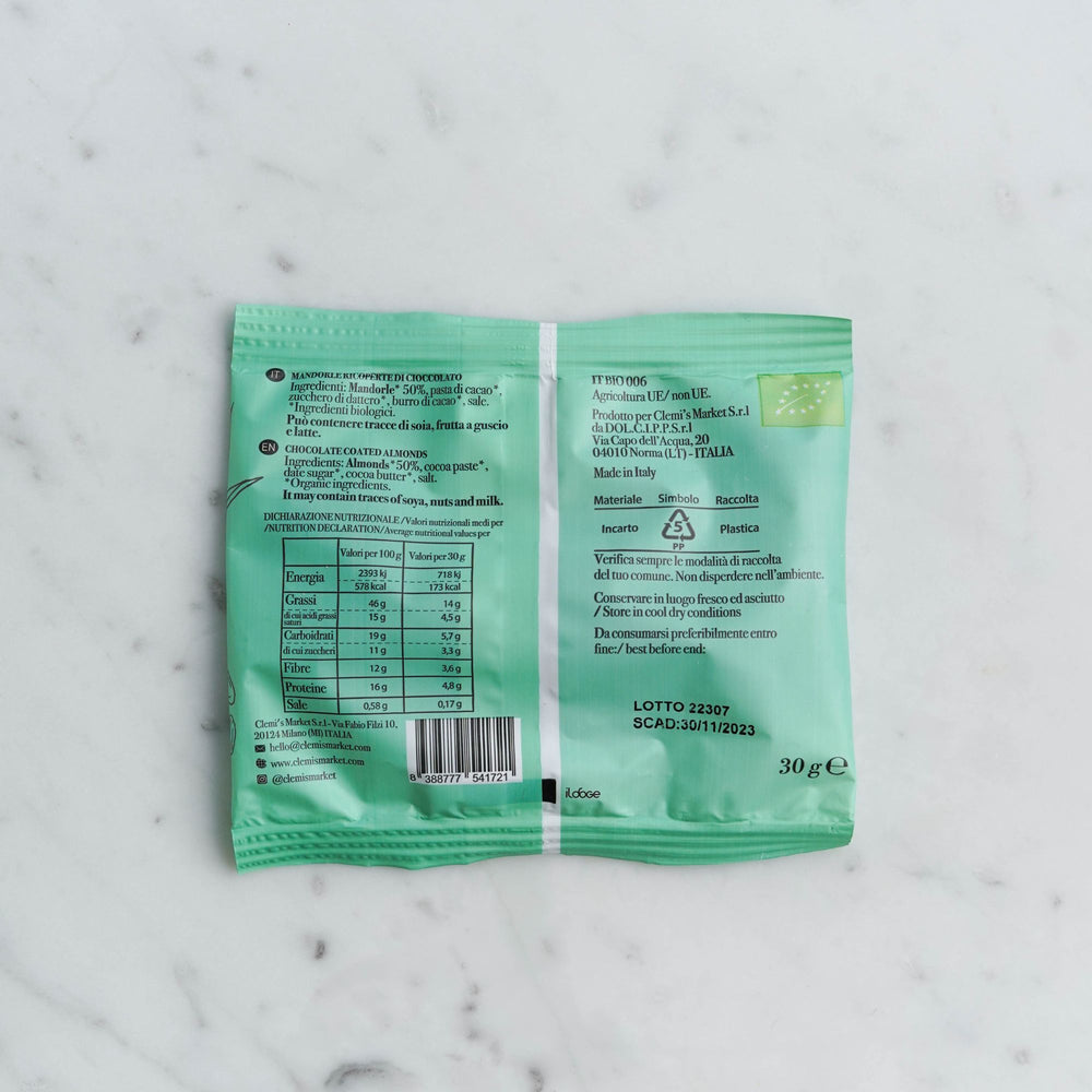 retro pacco di mandorle ricoperte di cioccolato vegano clemi's market